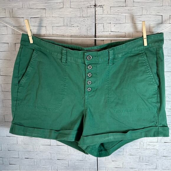 Torrid Shorts Button Fly High Rise Cuffed Hem Emerald Green Stretch plus size - Picture 1 of 10